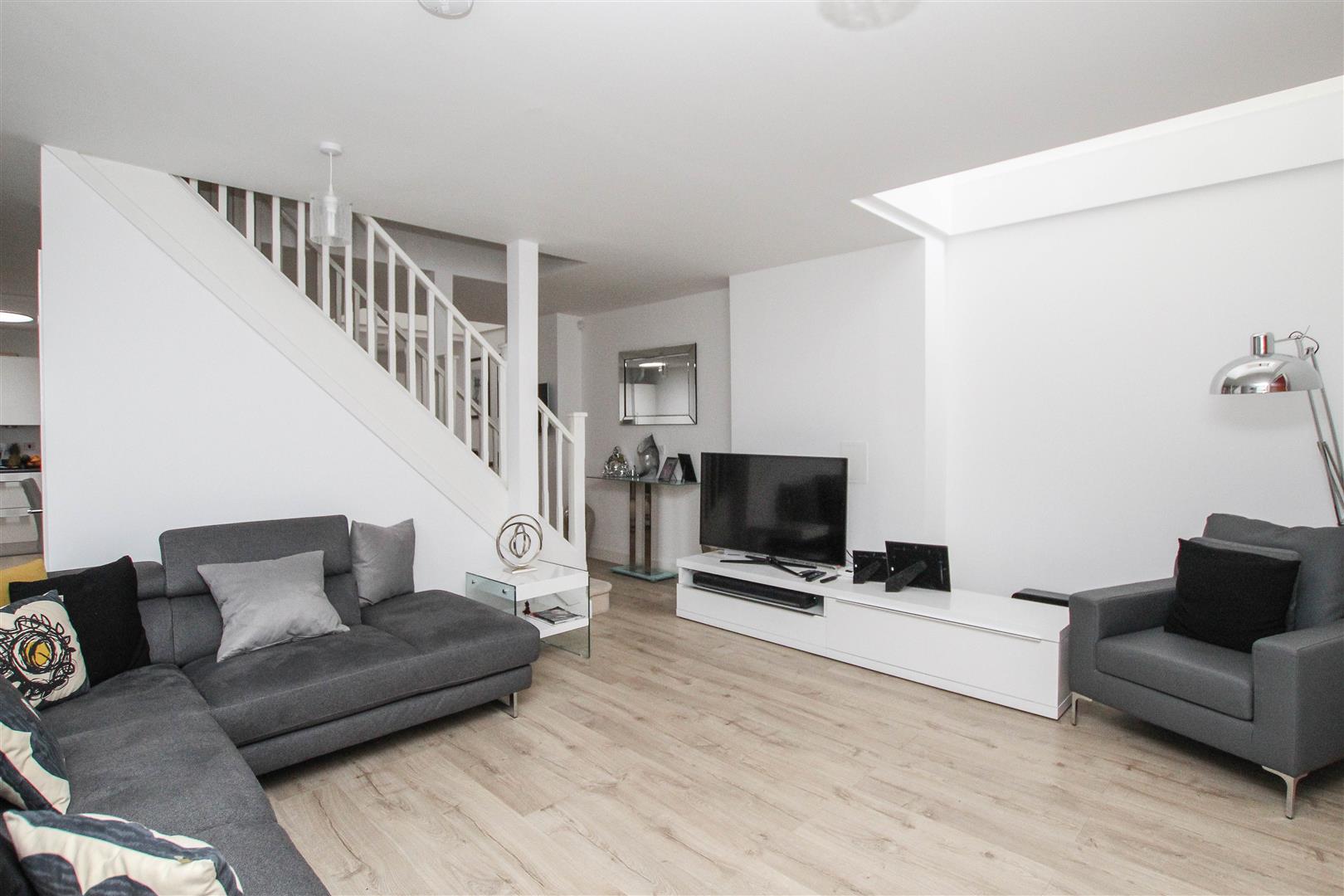 Kensington Way, Brentwood Keith Ashton